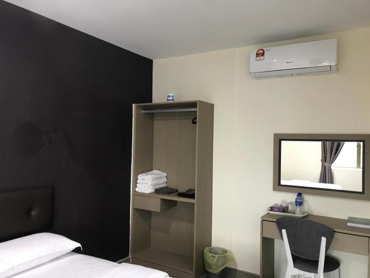 Oyo 90506 Z Stay Inn Hotel Simpang Renggam Екстер'єр фото