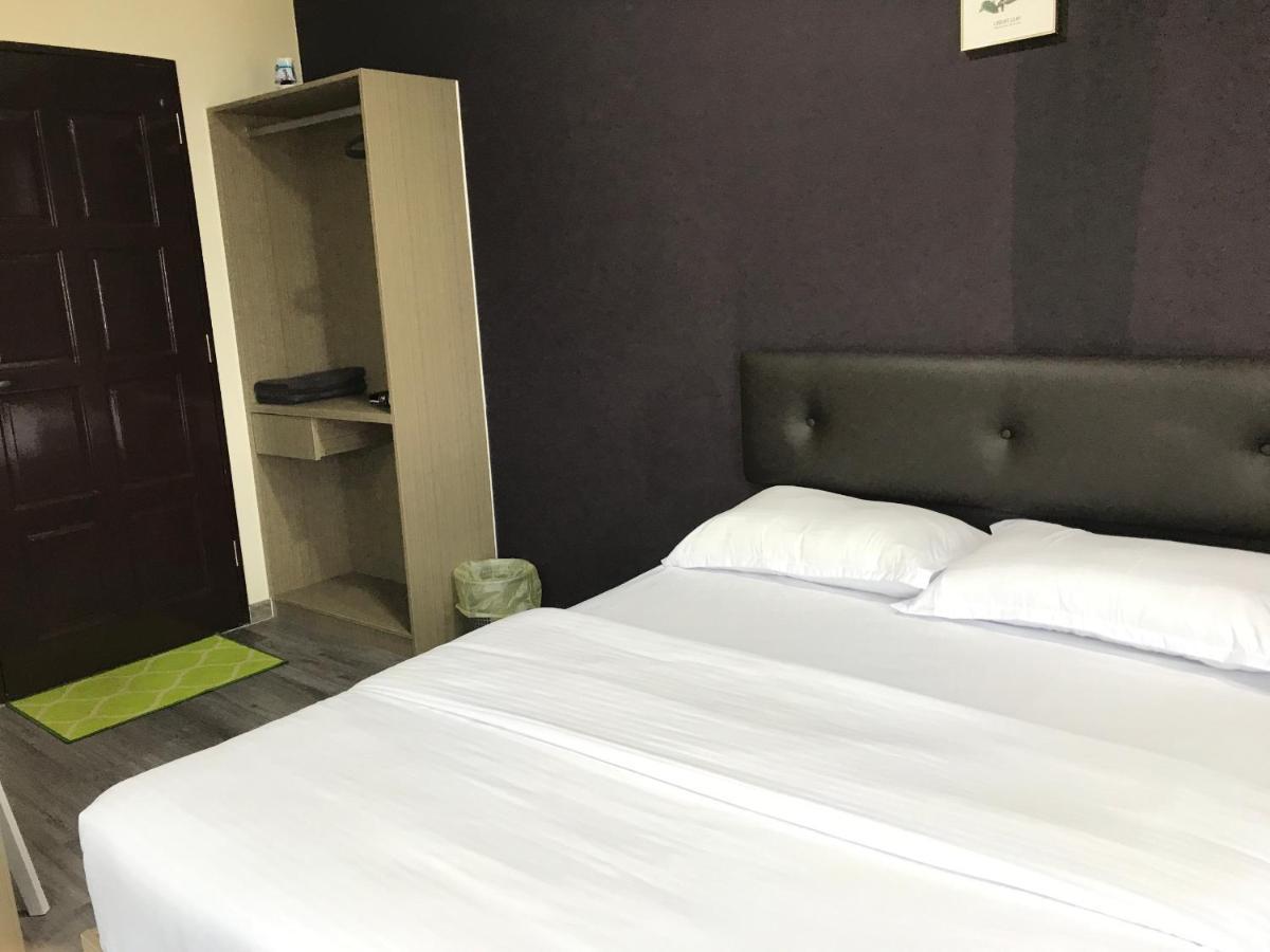 Oyo 90506 Z Stay Inn Hotel Simpang Renggam Екстер'єр фото